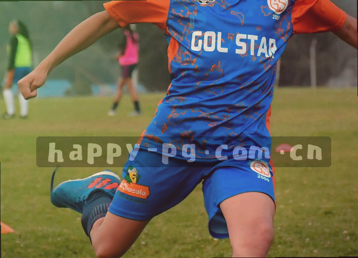 电子记分牌跳动着实时比分数据